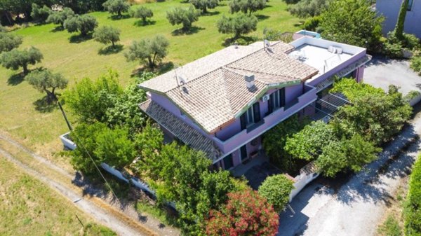 casa indipendente in vendita a Cepagatti in zona Tre Croci