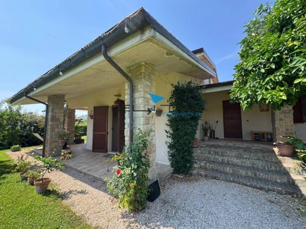 casa indipendente in vendita a Cepagatti in zona Santuccione