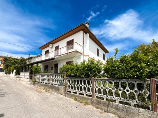 casa indipendente in vendita a Cepagatti in zona Rapattoni Vecchio