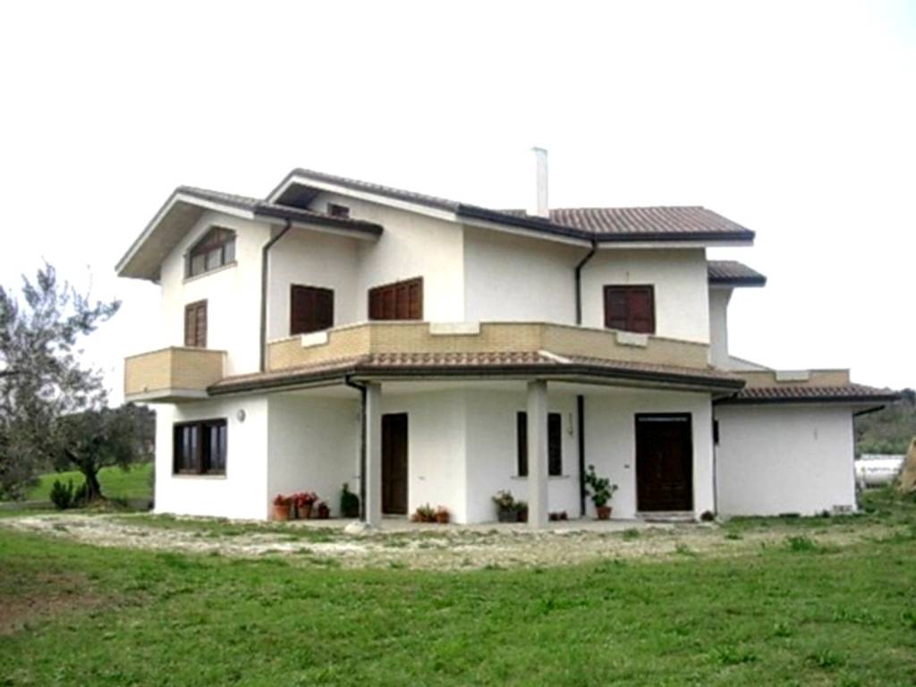 casa indipendente in vendita a Cepagatti