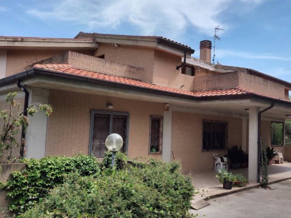 casa indipendente in vendita a Città Sant'Angelo in zona Fonte Umano