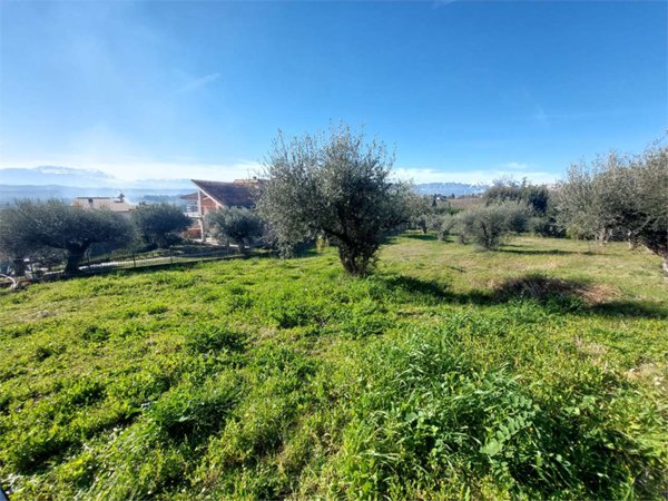 terreno edificabile in vendita a Città Sant'Angelo in zona Madonna della Pace