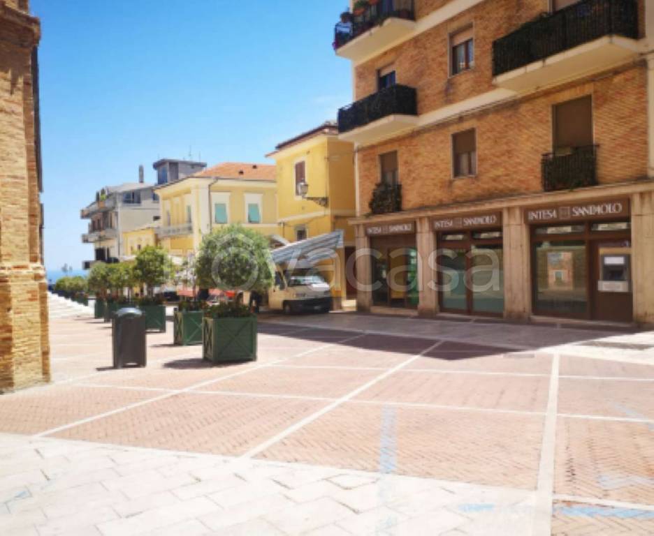 negozio in vendita a Città Sant'Angelo