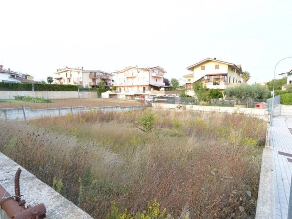 terreno edificabile in vendita a Città Sant'Angelo in zona San Martino