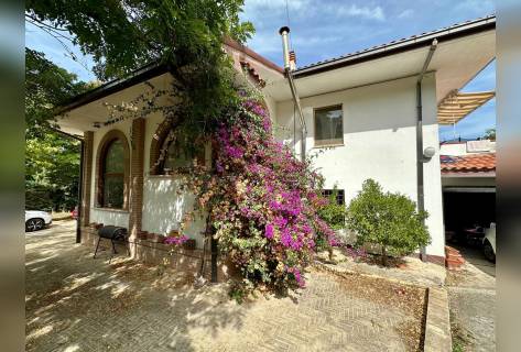 casa indipendente in vendita a Città Sant'Angelo