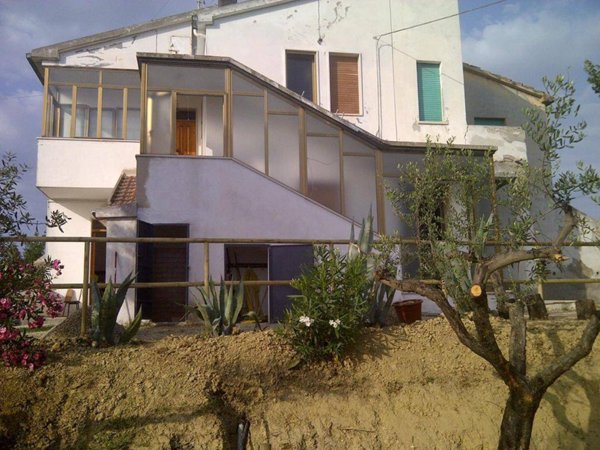 casa indipendente in vendita a Città Sant'Angelo in zona Cipressi