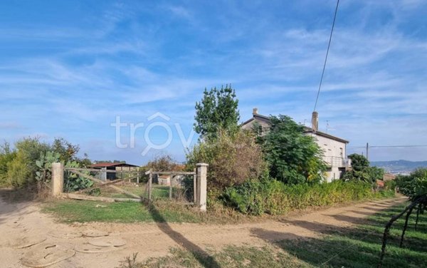 casa indipendente in vendita a Città Sant'Angelo