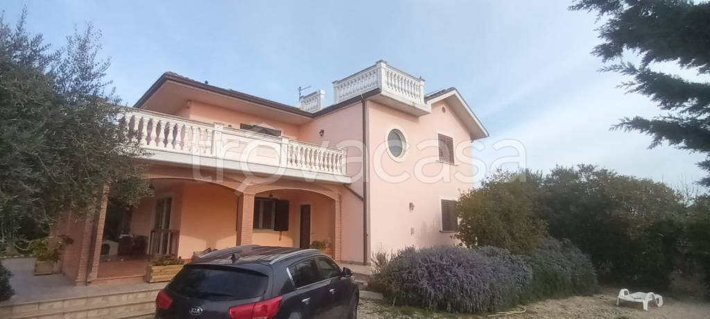 casa indipendente in vendita a Città Sant'Angelo in zona Vertonica