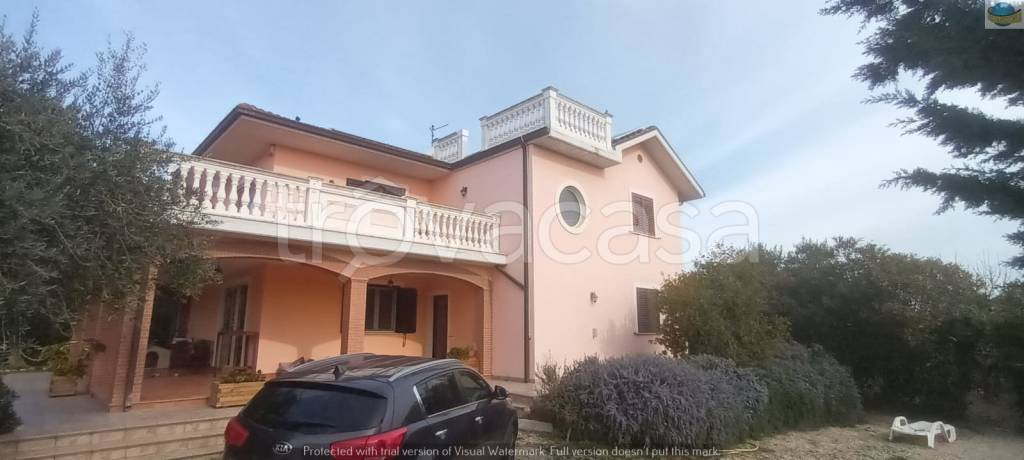 casa indipendente in vendita a Città Sant'Angelo in zona Vertonica