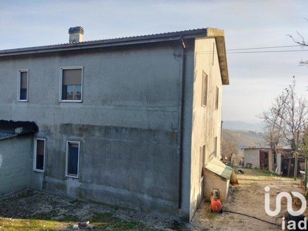 casa indipendente in vendita a Città Sant'Angelo