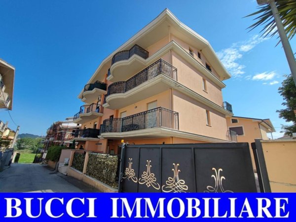 appartamento in vendita a Città Sant'Angelo in zona San Martino