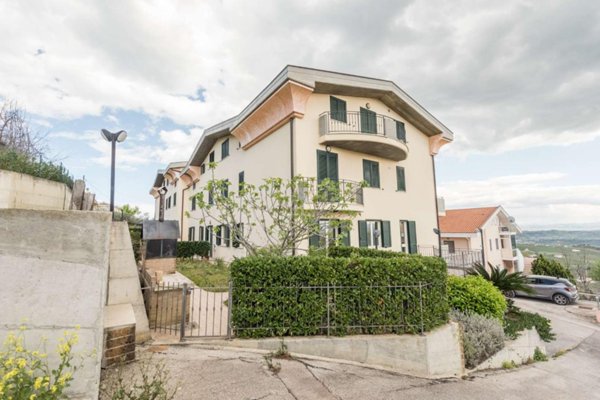 appartamento in vendita a Città Sant'Angelo in zona Annunziata