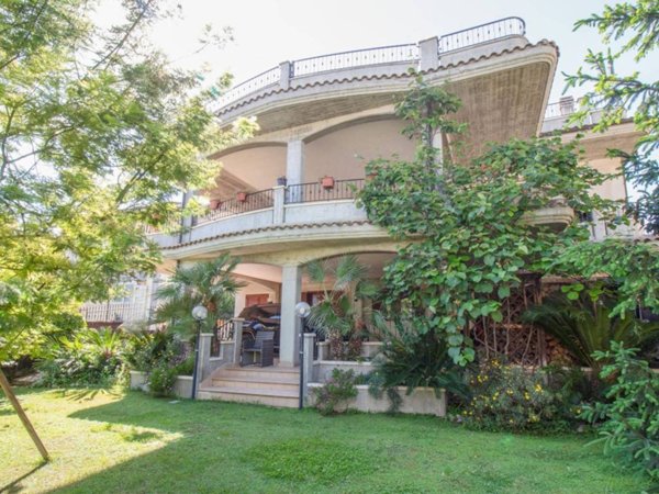 casa indipendente in vendita a Città Sant'Angelo in zona San Martino
