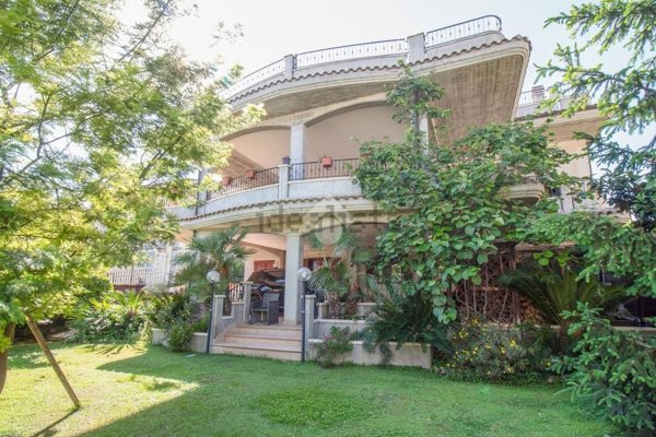 casa indipendente in vendita a Città Sant'Angelo in zona San Martino