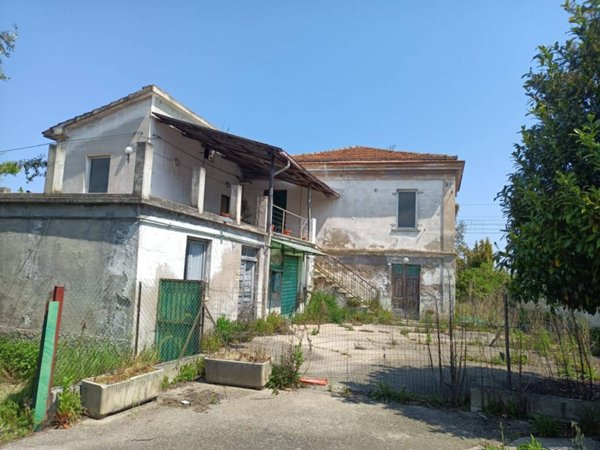 casa indipendente in vendita a Città Sant'Angelo