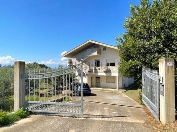 appartamento in vendita a Città Sant'Angelo in zona Annunziata