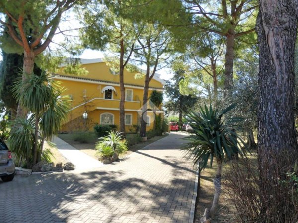 casa indipendente in vendita a Città Sant'Angelo in zona San Martino