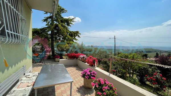 casa indipendente in vendita a Città Sant'Angelo in zona Crocifisso