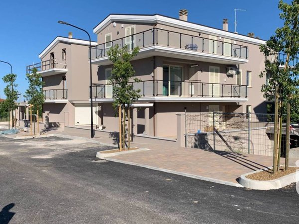 casa indipendente in vendita a Città Sant'Angelo in zona San Martino