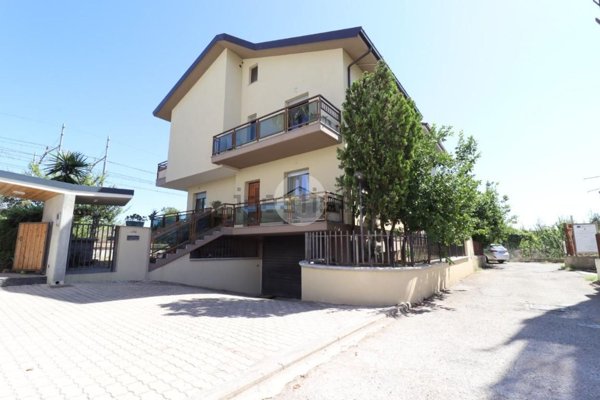 casa indipendente in vendita a Città Sant'Angelo