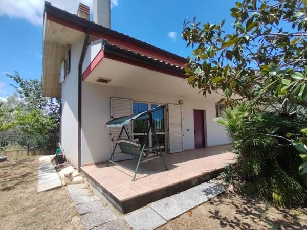 casa indipendente in vendita a Città Sant'Angelo in zona Gaglierani