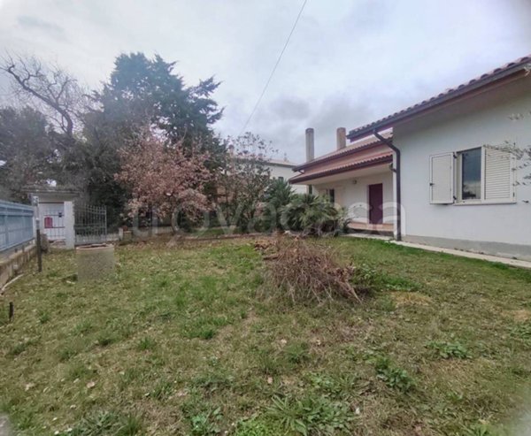 casa indipendente in vendita a Città Sant'Angelo in zona Gaglierani