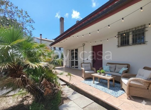casa indipendente in vendita a Città Sant'Angelo in zona Gaglierani