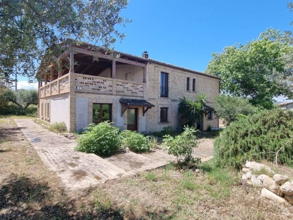 casa indipendente in vendita a Città Sant'Angelo