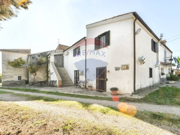 negozio in vendita a Città Sant'Angelo