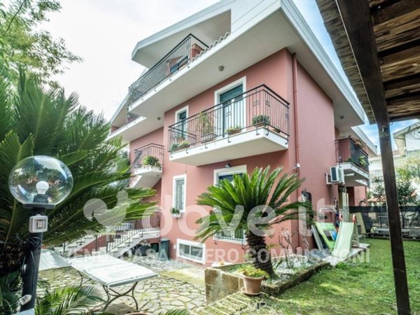 casa indipendente in vendita a Città Sant'Angelo