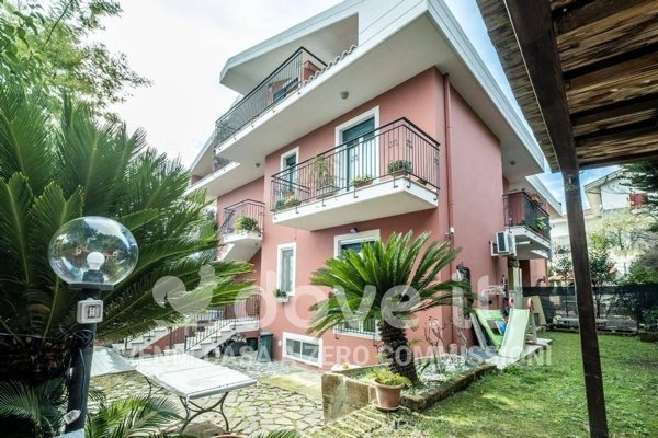 casa indipendente in vendita a Città Sant'Angelo