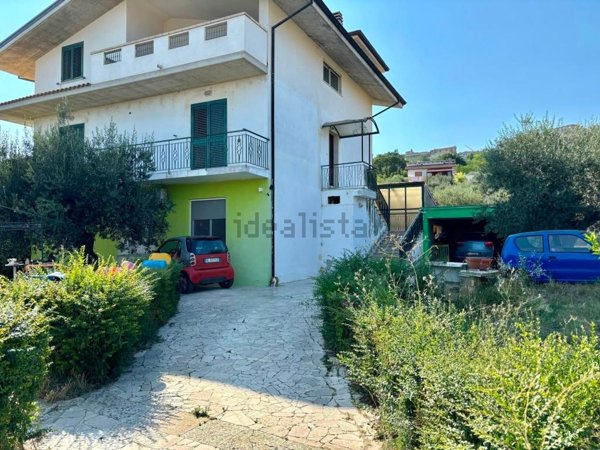 casa indipendente in vendita a Città Sant'Angelo