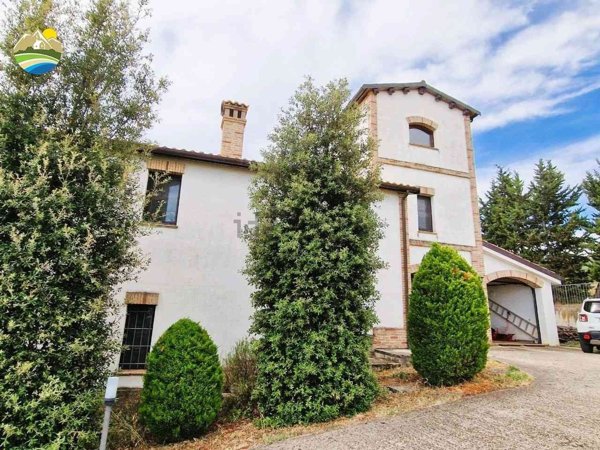 casa indipendente in vendita a Città Sant'Angelo