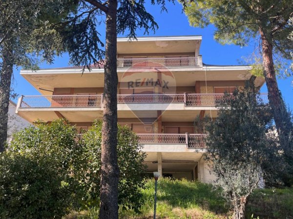 casa indipendente in vendita a Città Sant'Angelo in zona Madonna della Pace