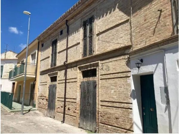 casa indipendente in vendita a Città Sant'Angelo in zona Villa Cipressi