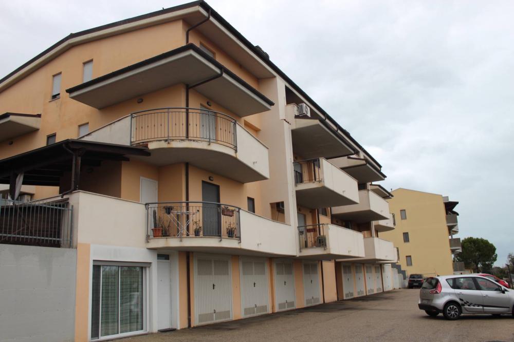 appartamento in vendita a Città Sant'Angelo in zona Fonte Umano