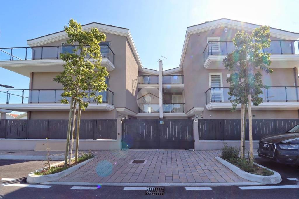 casa indipendente in vendita a Città Sant'Angelo in zona San Martino