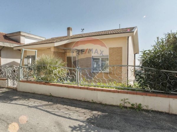 casa indipendente in vendita a Città Sant'Angelo