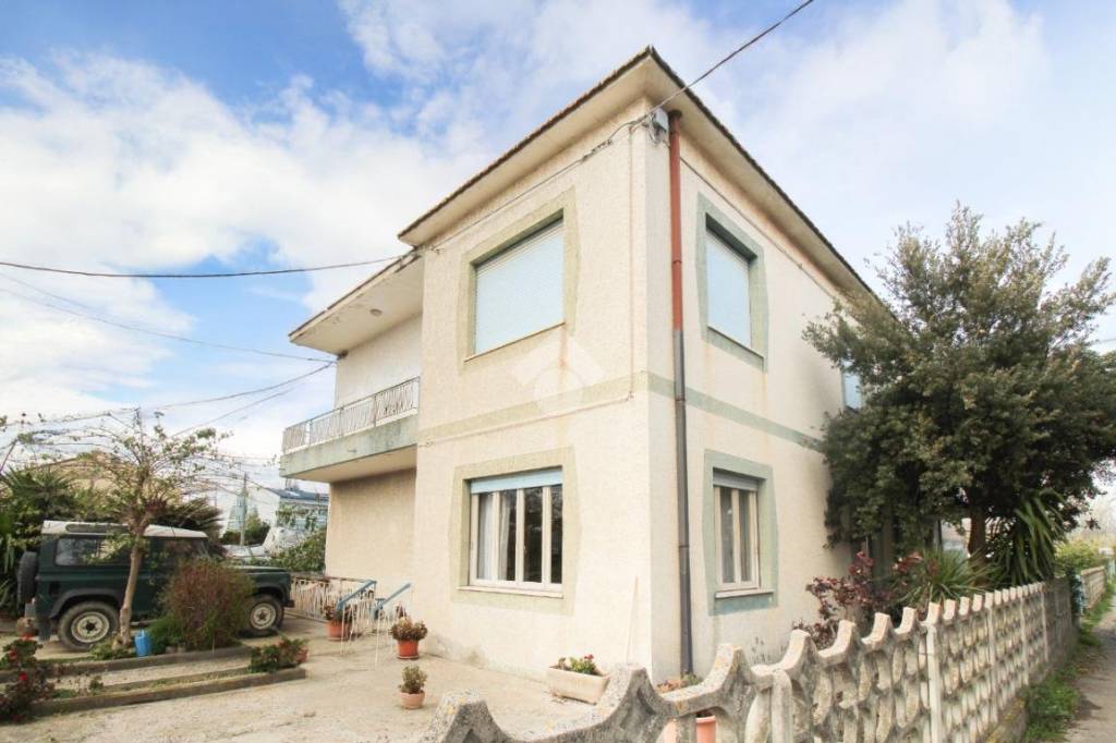 casa indipendente in vendita a Città Sant'Angelo