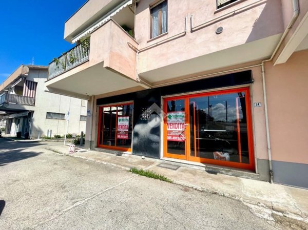 negozio in vendita a Città Sant'Angelo