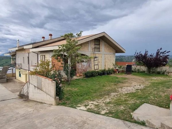 casa indipendente in vendita a Città Sant'Angelo