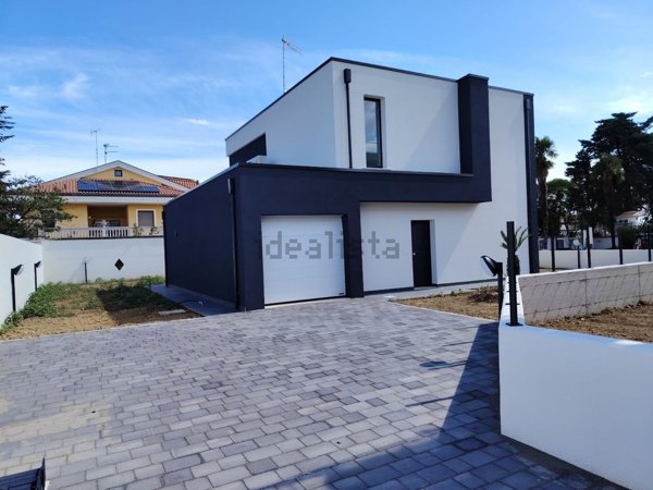 casa indipendente in vendita a Città Sant'Angelo