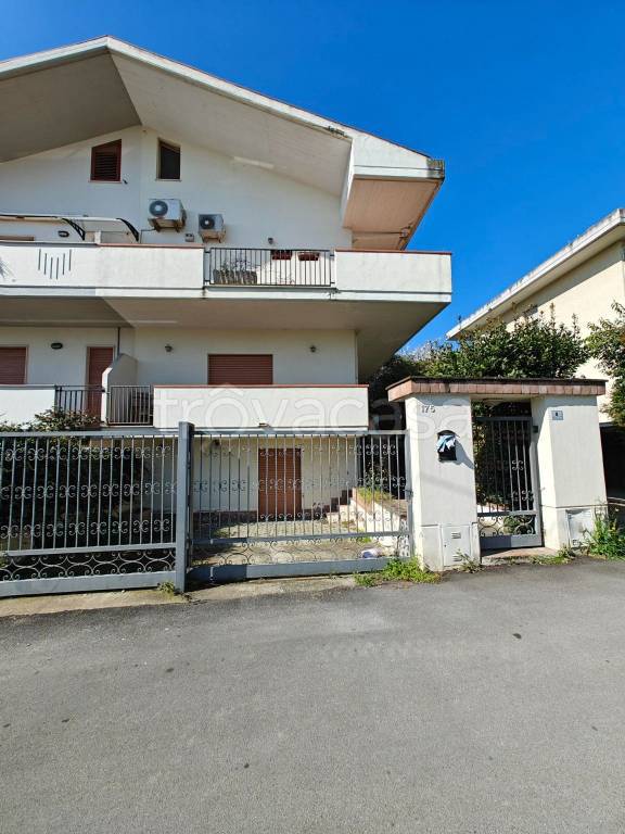 casa indipendente in vendita a Città Sant'Angelo