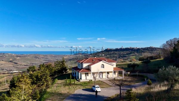 casa indipendente in vendita a Città Sant'Angelo