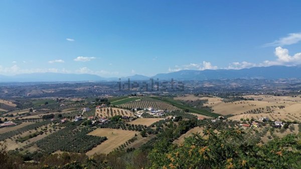 casa indipendente in vendita a Città Sant'Angelo