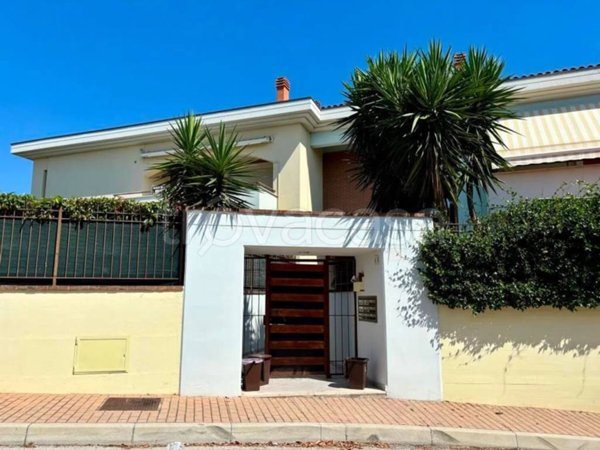 appartamento in vendita a Città Sant'Angelo in zona Fonte Umano
