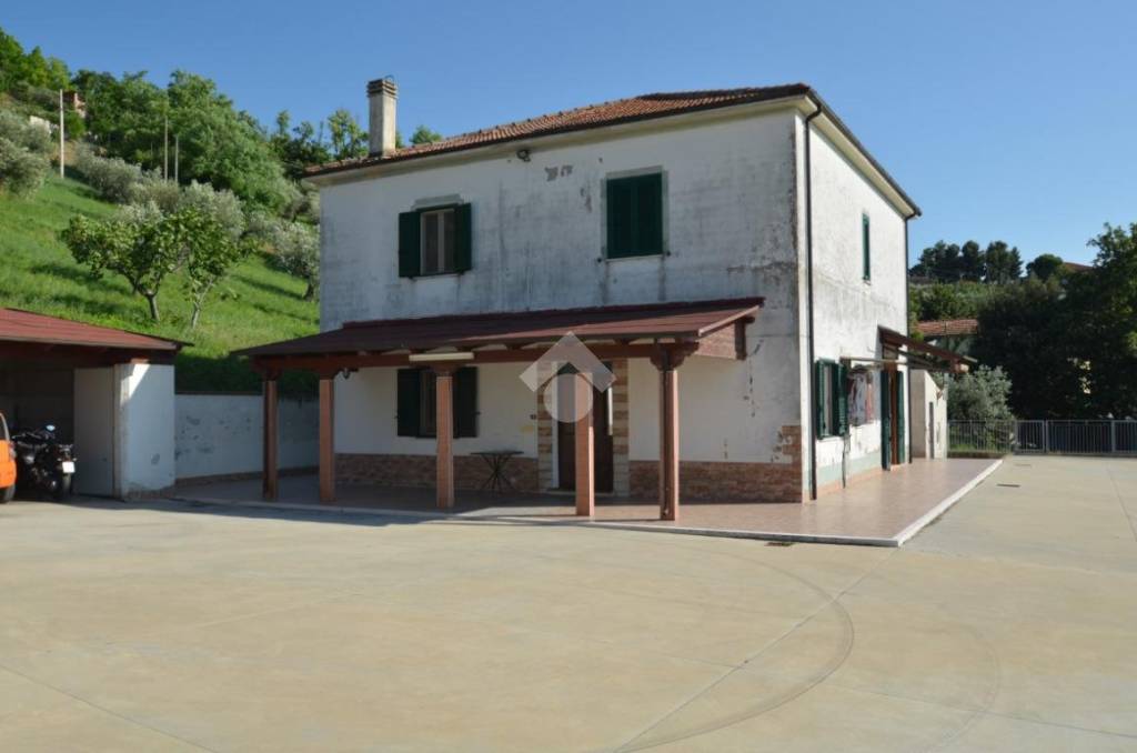 casa indipendente in vendita a Città Sant'Angelo