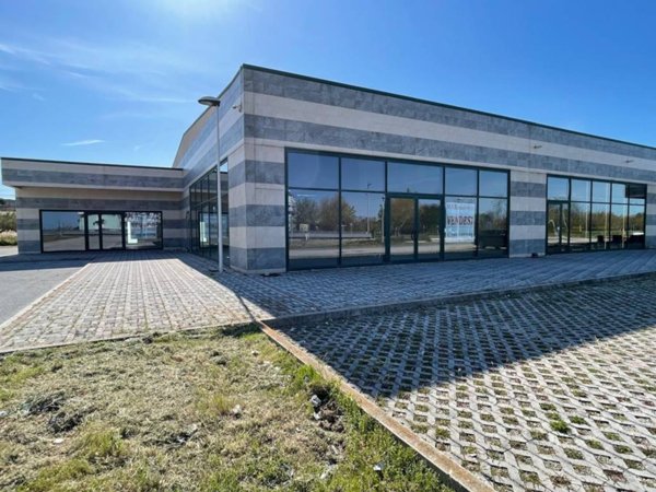 negozio in vendita a Città Sant'Angelo