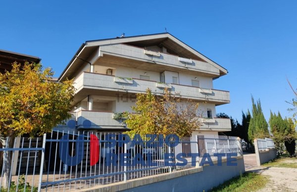 appartamento in vendita a Città Sant'Angelo in zona Crocifisso