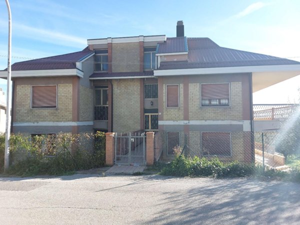 casa indipendente in vendita a Città Sant'Angelo in zona Madonna della Pace